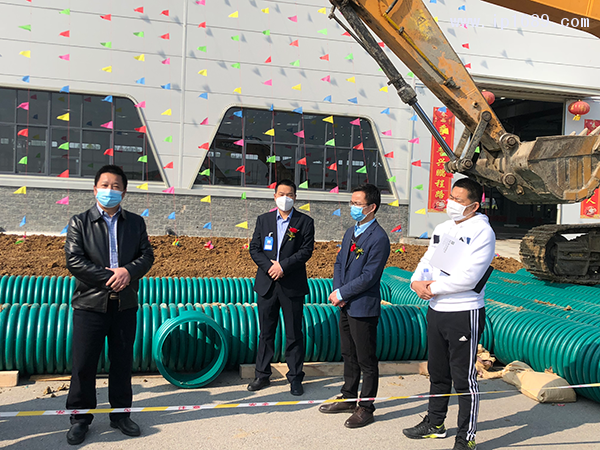 參觀挖機碾壓實驗之后，郭志祥副市長講話1