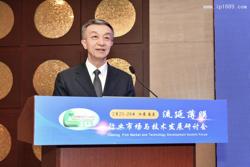 中國輕工業(yè)聯(lián)合會兼職副會長、中國塑料加工工業(yè)協(xié)會理事長朱文瑋