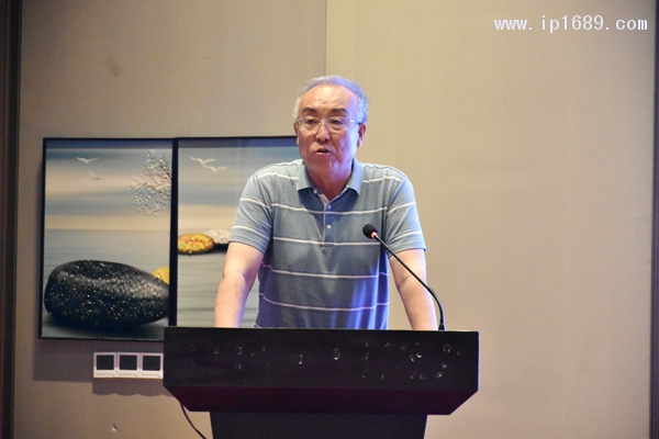山西省住房和城鄉(xiāng)建設(shè)廳原副廳長、省塑料行業(yè)協(xié)會(huì)名譽(yù)顧問頊連斌講話