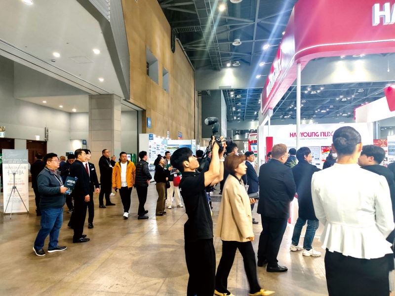 全球塑膠巨頭齊聚，展示前沿技術設備-拷貝