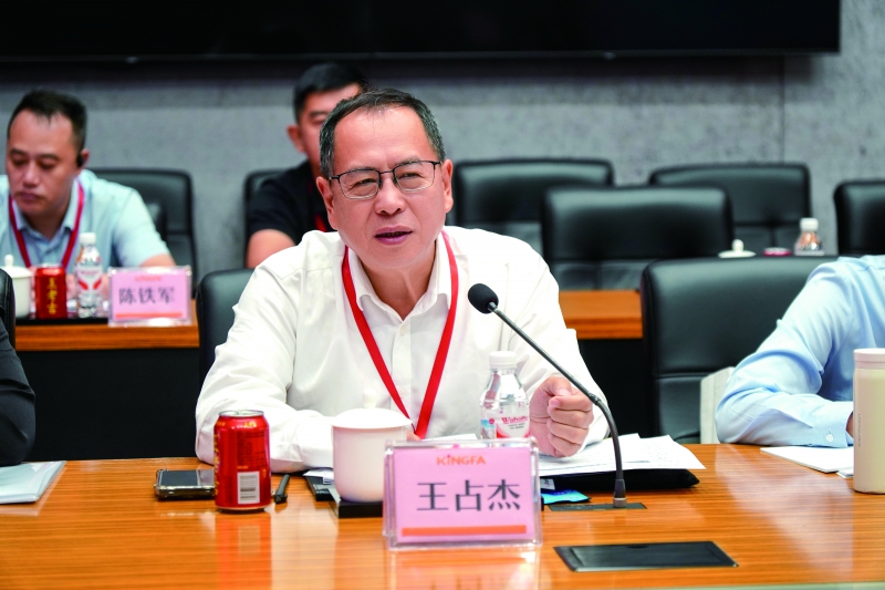 中國(guó)塑料加工工業(yè)協(xié)會(huì)理事長(zhǎng)王占杰
